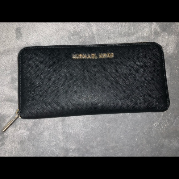 Used Michael Kors Wallet - Picture 1 of 4